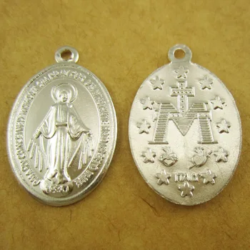 100 kozarcev iz Aluminija Verske Čudežno Medaljo za Obesek