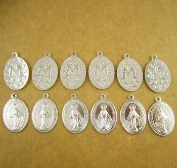 100 kozarcev iz Aluminija Verske Čudežno Medaljo za Obesek