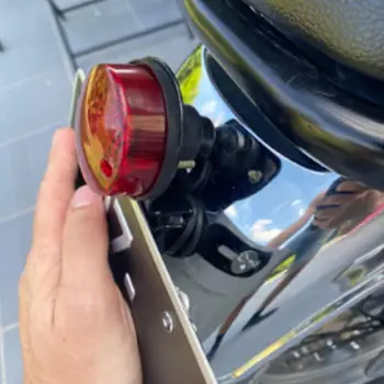 Vroče Prodaje motorno kolo LED Retro Rdeča Zadaj Rep Zavore Lučka Stop Svetilka W/ Tablice Nastavek za Harley Honda Suzuki Chopper Plovec